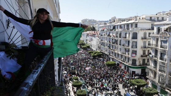 الجزائر: تظاهرات جديدة تلوّح بـ”العصيان المدني”