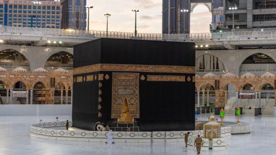 حجاج بيت الله الحرام يصلون إلى مكة المكرمة وسط إجراءات احترازية