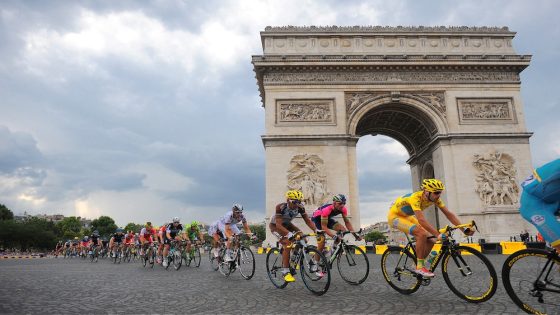 Cycling: 101th Tour de France / Stage 21 Illustration Illustratie / Peleton Peloton / NIBALI Vincenzo (ITA) Yellow Leader Jersey / Arc De Triomphe / Landscape Paysage Landschap / Evry - Paris Champs-Elysees (137,5Km)/ Ronde van Frankrijk TDF / Etape Rit (c) Tim De Waele