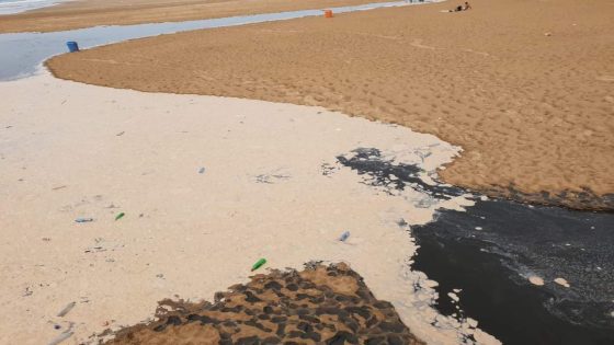جدل حول تلويث شاطئ أكادير بمياه عادمة.. والسبب مؤسسات سياحية
