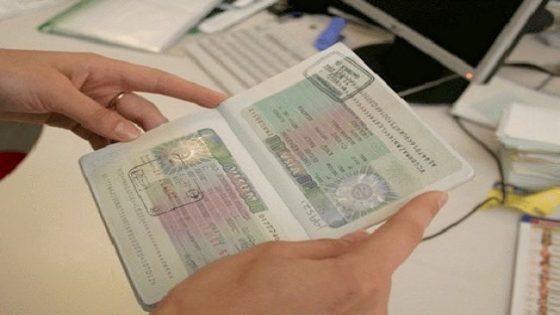 فرنسا تصدر للبنانيين “تأشيرات” كنوع من التضامن