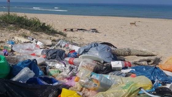 أكادير: جمع ما يقارب 80 طن من النفايات في عدد من شواطئ الجهة