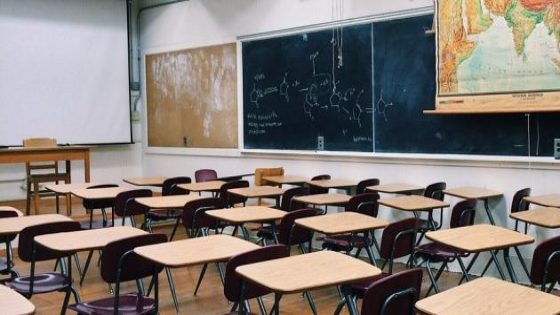 السلطات تغلق 30 مؤسسة تعليمية بسبب كورونا