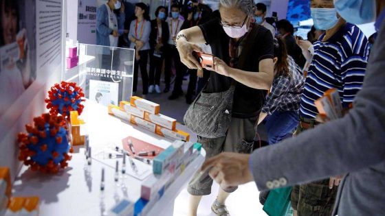 الصين تقترح على سكانها “تلقيحاً طارئاً” ضد كوفيد-19