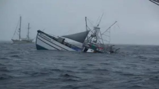 غرق سفينة للصيد الساحلي بميناء أكادير