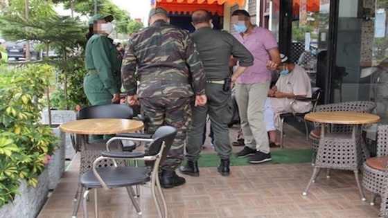 أكادير: السلطات تشدد المراقبة على المقاهي بعد ارتفاع عدد الإصابات بكورونا