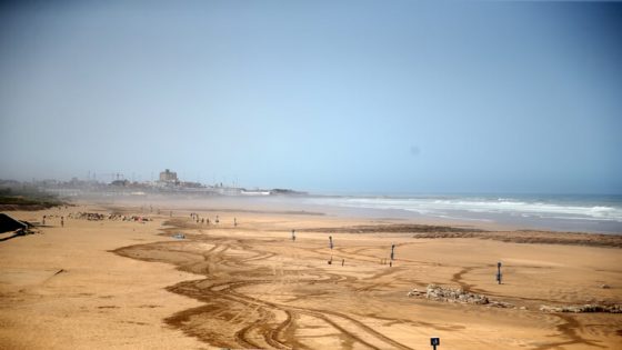اشتوكة ايت باها: “سورف رايدر ـ المغرب” تُنظم حملات تحسيسية بيئية بشاطئ تيفنيت